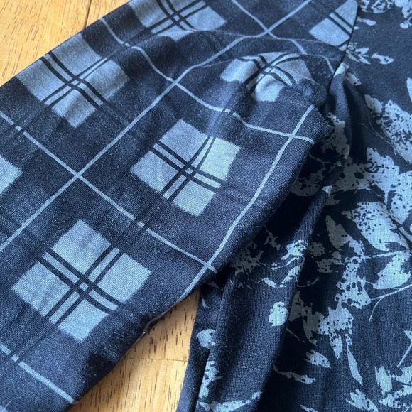 LuLaRoe Lynnae black and grey mixed pattern top, size Medium - Picture 5 of 5